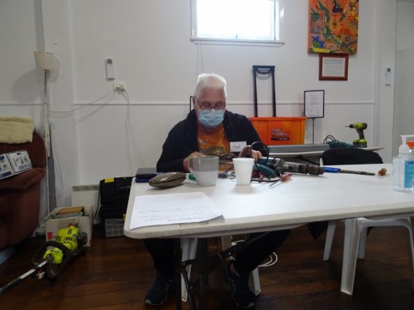 Repair Cafe volunteer Repair Cafe volunteer